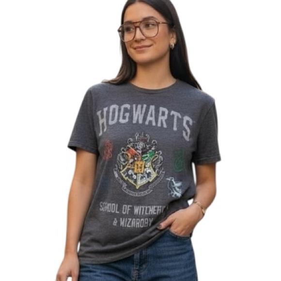Tops - Harry Potter Medium Hogwarts School Gray Graphic T-shirt Casual Cotton Blend